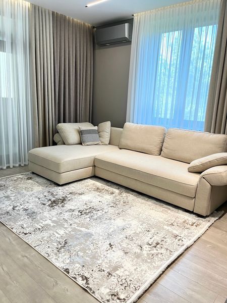 Прямокутний бежевий килим з абстрактним дизайном 232246 фото